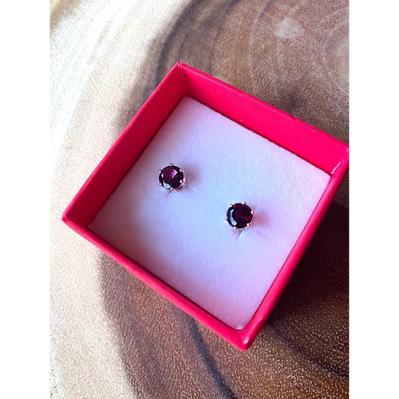 NWT Savvy Cie Sterling Silver Garnet Stud Earrings - Picture 8 of 9